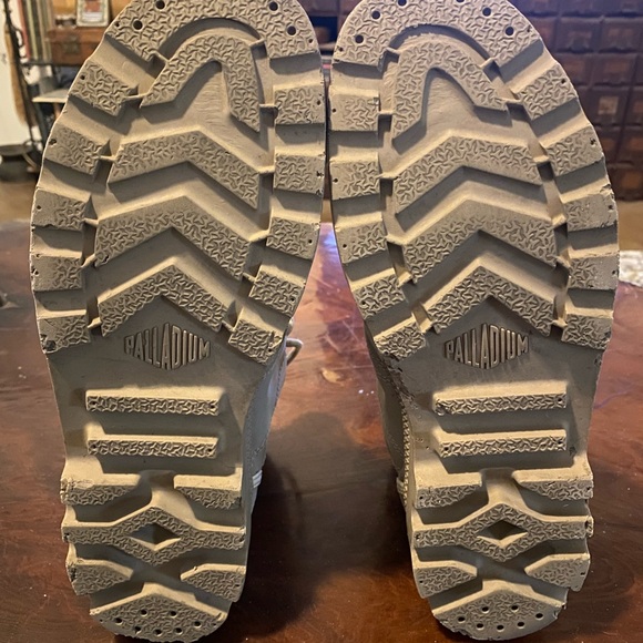 Palladium Cream High-Top Boots with Rugged Sole and Canvas Upper - Picture 4 of 6